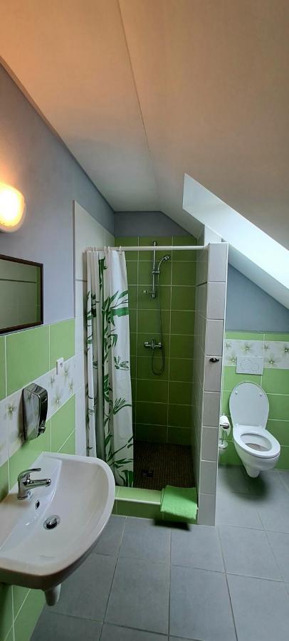 Ubytovanie U Huberta Bešeňová Dış mekan fotoğraf